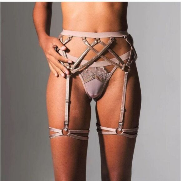 NWT SET Thistle and Spire Bronze Garter Belt w adjustable Garter M - Picture 1 of 10